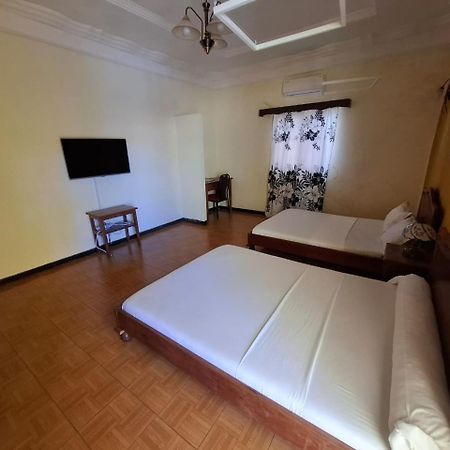 Lotus Hotel Antsiranana Ngoại thất bức ảnh